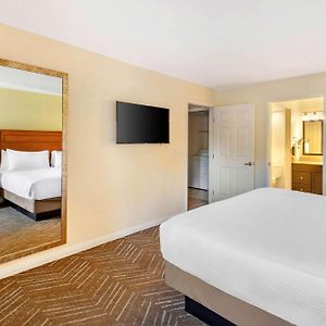 1 BEDROOM 1 KING SUITE ACCESSIBLE TUB